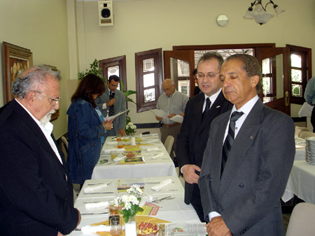 Foto: DSC08497.jpg
Criada em : 20/09/2025 15:42:36
Peso : 65478 bytes
Dimens�o : 450 X 338 pixel
Cores : 
Foto = 5