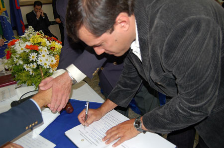 Foto: DSC_0139.jpg
Criada em : 20/09/2025 15:42:39
Peso : 38363 bytes
Dimens&atilde;o : 450 X 298 pixel
Cores : 
Foto = 17