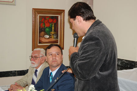 Foto: DSC_0149.jpg
Criada em : 20/09/2025 15:42:39
Peso : 28622 bytes
Dimens&atilde;o : 450 X 298 pixel
Cores : 
Foto = 19