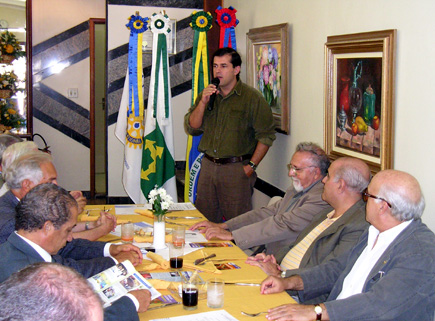 Foto: P1010081.jpg
Criada em : 24/08/2020 20:03:58
Peso : 82376 bytes
Dimenso : 435 X 321 pixel
Cores : 
Foto = 2