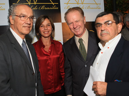 Foto: BIENAL-(10).jpg
Criada em : 20/09/2025 15:55:57
Peso : 37609 bytes
Dimens&atilde;o : 450 X 338 pixel
Cores : 
Foto = 2