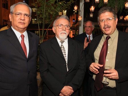 Foto: BIENAL-(11).jpg
Criada em : 20/09/2025 15:55:57
Peso : 38212 bytes
Dimens&atilde;o : 450 X 338 pixel
Cores : 
Foto = 3