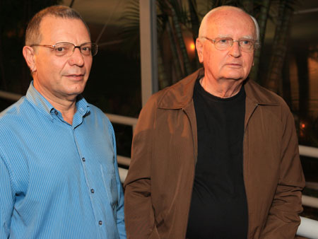 Foto: BIENAL-(12).jpg
Criada em : 20/09/2025 15:55:57
Peso : 33158 bytes
Dimens&atilde;o : 450 X 338 pixel
Cores : 
Foto = 4