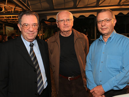 Foto: BIENAL-(14).jpg
Criada em : 20/09/2025 15:55:57
Peso : 38833 bytes
Dimens&atilde;o : 450 X 338 pixel
Cores : 
Foto = 6