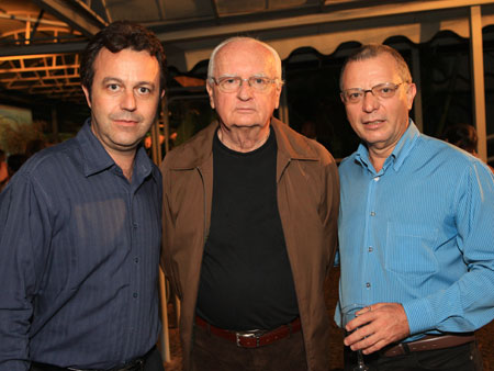 Foto: BIENAL-(15).jpg
Criada em : 20/09/2025 15:55:57
Peso : 38498 bytes
Dimens&atilde;o : 450 X 338 pixel
Cores : 
Foto = 7