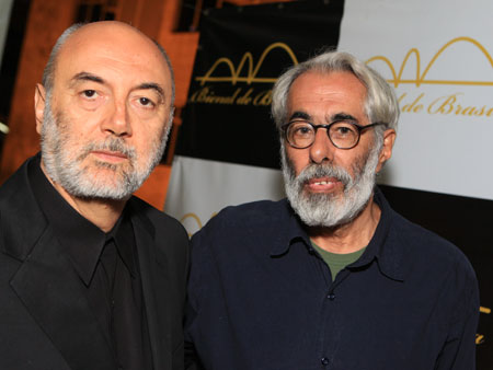 Foto: BIENAL-(17).jpg
Criada em : 20/09/2025 15:55:57
Peso : 27767 bytes
Dimens&atilde;o : 450 X 338 pixel
Cores : 
Foto = 9