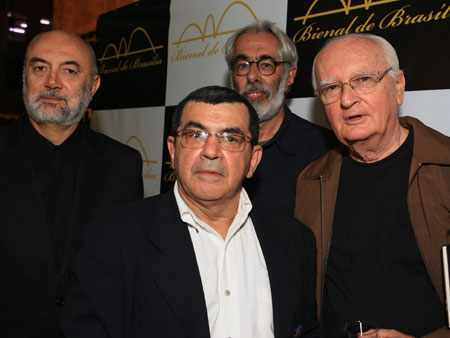 Foto: BIENAL-(18).jpg
Criada em : 20/09/2025 15:55:57
Peso : 30769 bytes
Dimens&atilde;o : 450 X 338 pixel
Cores : 
Foto = 10