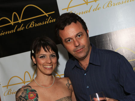 Foto: BIENAL-(19).jpg
Criada em : 20/09/2025 15:55:57
Peso : 32532 bytes
Dimens&atilde;o : 450 X 338 pixel
Cores : 
Foto = 11