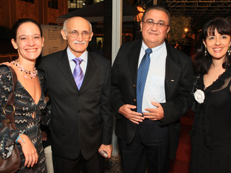 Foto: BIENAL-(2).jpg
Criada em : 20/09/2025 15:55:57
Peso : 39982 bytes
Dimens&atilde;o : 450 X 338 pixel
Cores : 
Foto = 12