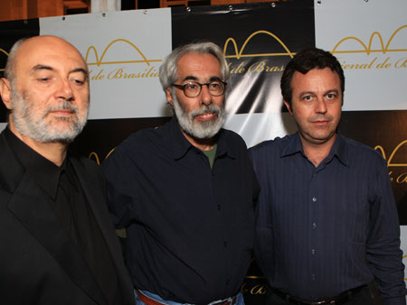 Foto: BIENAL-(20).jpg
Criada em : 20/09/2025 15:55:57
Peso : 29440 bytes
Dimens&atilde;o : 450 X 338 pixel
Cores : 
Foto = 13