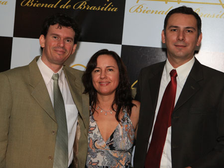 Foto: BIENAL-(27).jpg
Criada em : 20/09/2025 15:55:57
Peso : 33908 bytes
Dimens&atilde;o : 450 X 338 pixel
Cores : 
Foto = 20