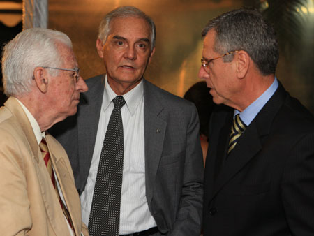 Foto: BIENAL-(31).jpg
Criada em : 20/09/2025 15:55:57
Peso : 31615 bytes
Dimens&atilde;o : 450 X 338 pixel
Cores : 
Foto = 25