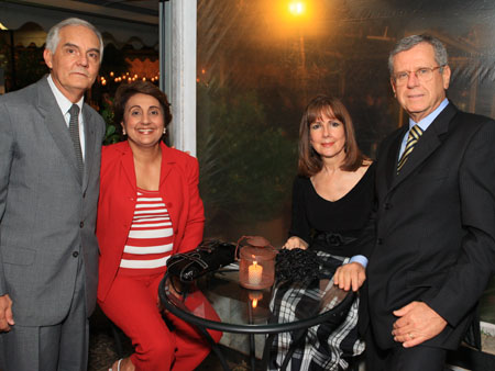 Foto: BIENAL-(4).jpg
Criada em : 20/09/2025 15:55:57
Peso : 38480 bytes
Dimens&atilde;o : 450 X 338 pixel
Cores : 
Foto = 33