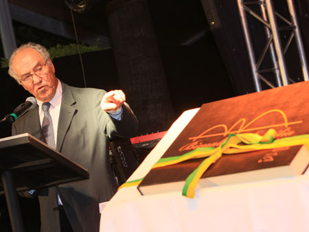 Foto: BIENAL-(46).jpg
Criada em : 20/09/2025 15:55:57
Peso : 31451 bytes
Dimens&atilde;o : 450 X 338 pixel
Cores : 
Foto = 39