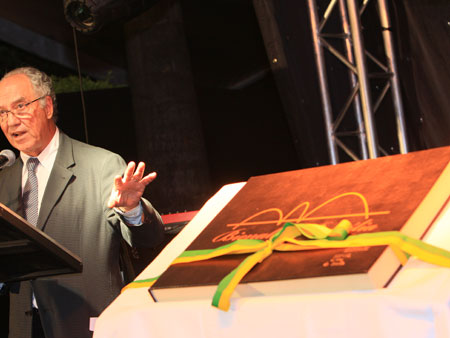 Foto: BIENAL-(47).jpg
Criada em : 20/09/2025 15:55:57
Peso : 32732 bytes
Dimens&atilde;o : 450 X 338 pixel
Cores : 
Foto = 40