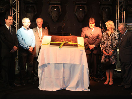 Foto: BIENAL-(50).jpg
Criada em : 20/09/2025 15:55:57
Peso : 38564 bytes
Dimens&atilde;o : 450 X 338 pixel
Cores : 
Foto = 44