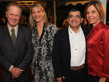 Foto: BIENAL-(6).jpg
Criada em : 20/09/2025 15:55:57
Peso : 43649 bytes
Dimens&atilde;o : 450 X 338 pixel
Cores : 
Foto = 53