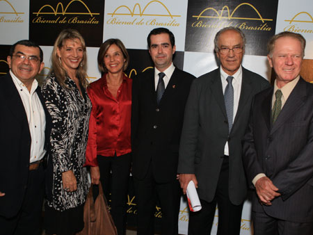 Foto: BIENAL-(8).jpg
Criada em : 20/09/2025 15:55:57
Peso : 40680 bytes
Dimens&atilde;o : 450 X 338 pixel
Cores : 
Foto = 70